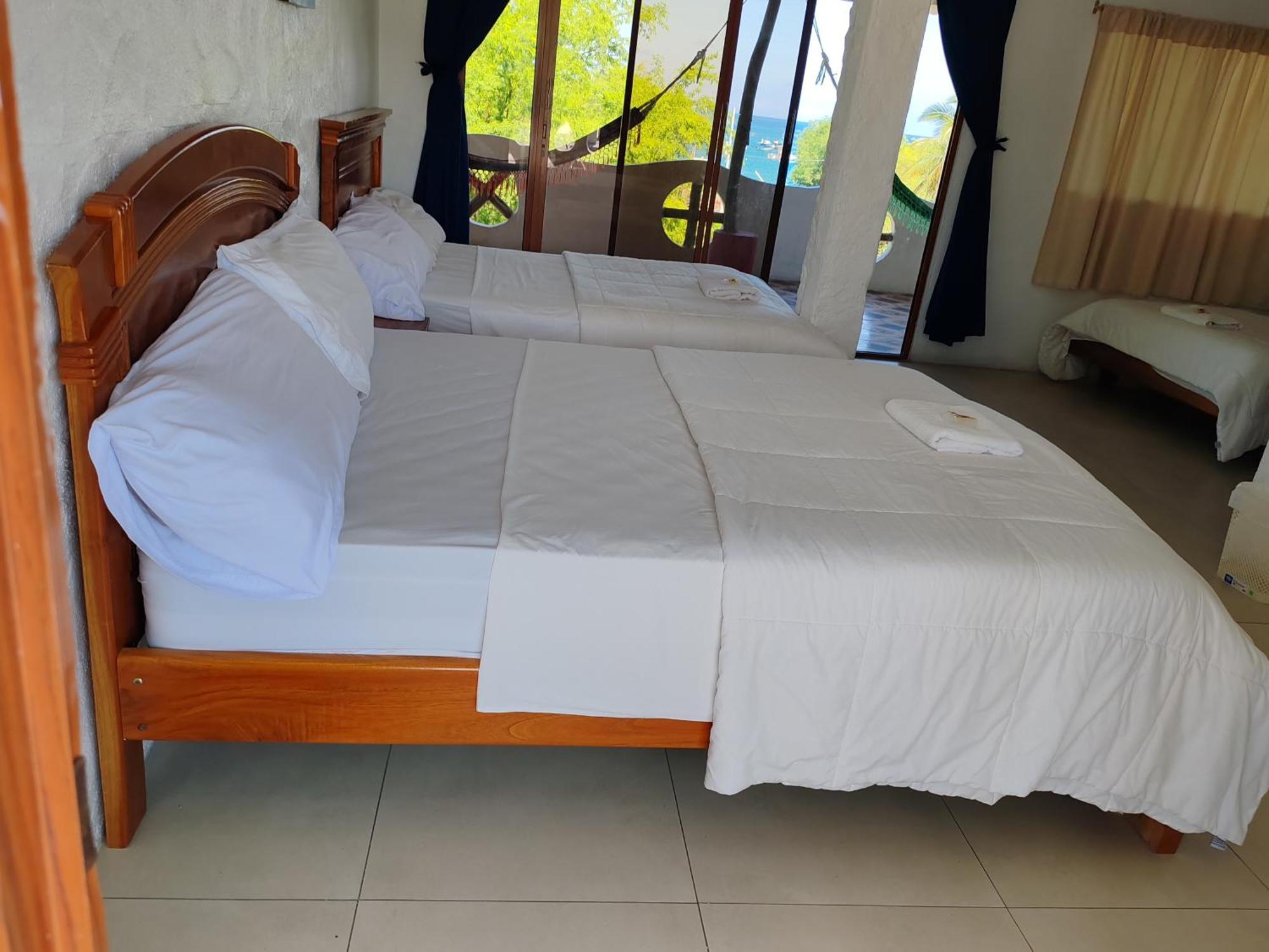 Royal Galapagos Inn Пуэрто-Бакерисо-Морено Экстерьер фото
