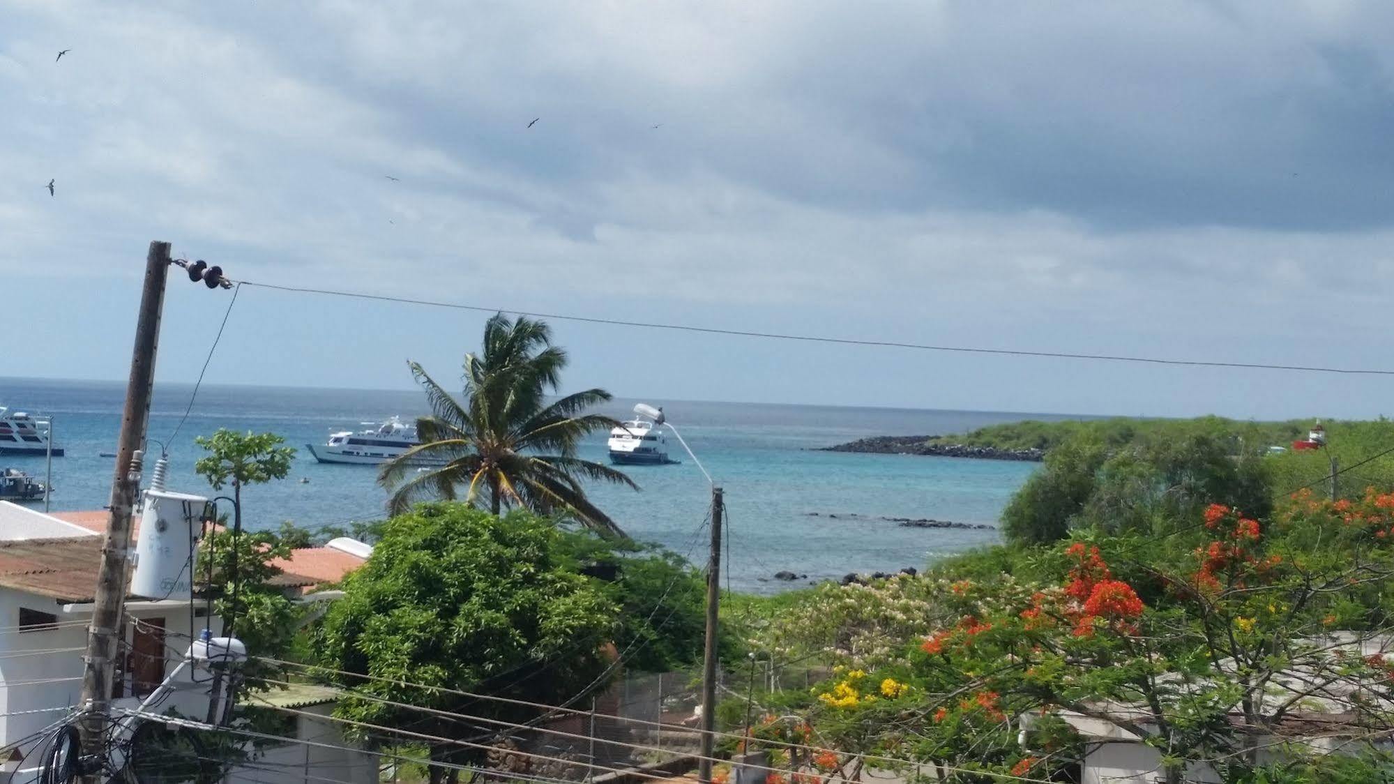 Royal Galapagos Inn Пуэрто-Бакерисо-Морено Экстерьер фото