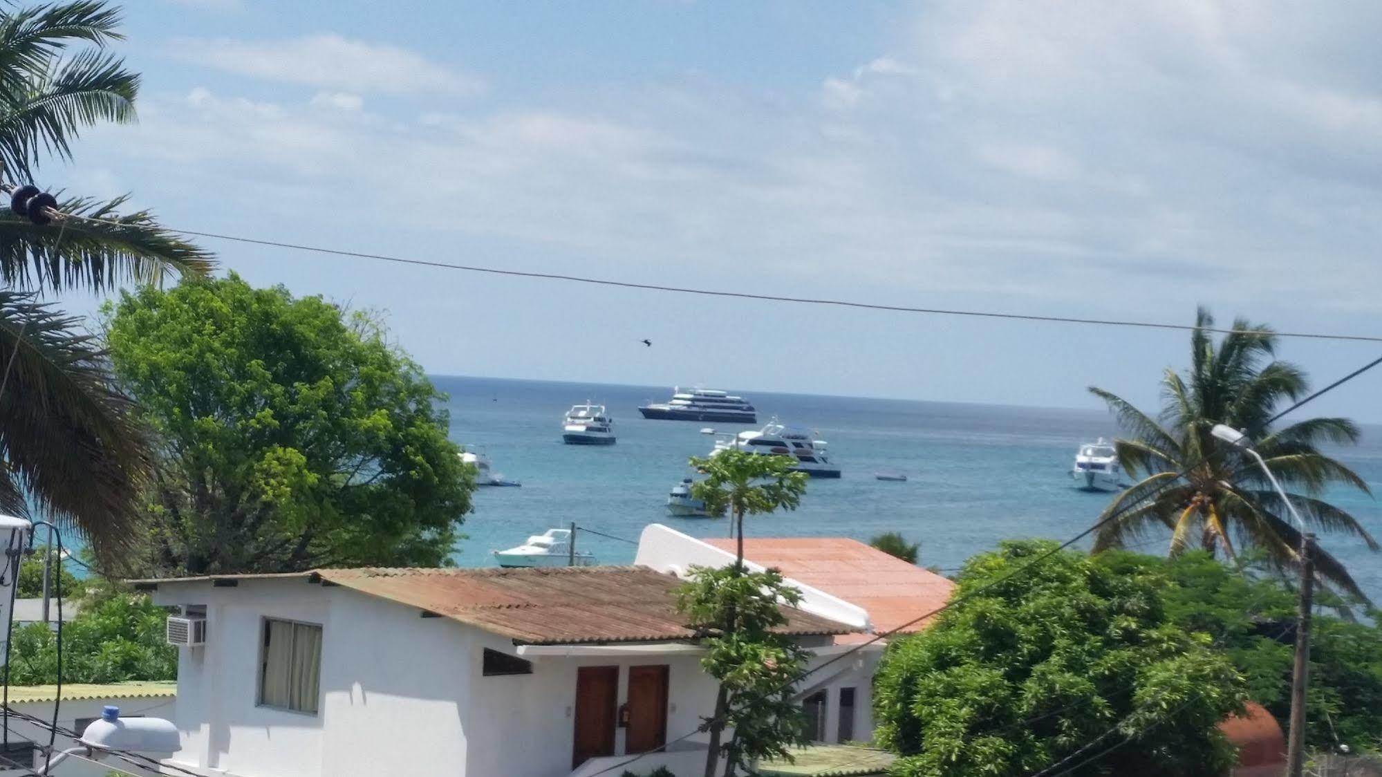 Royal Galapagos Inn Пуэрто-Бакерисо-Морено Экстерьер фото