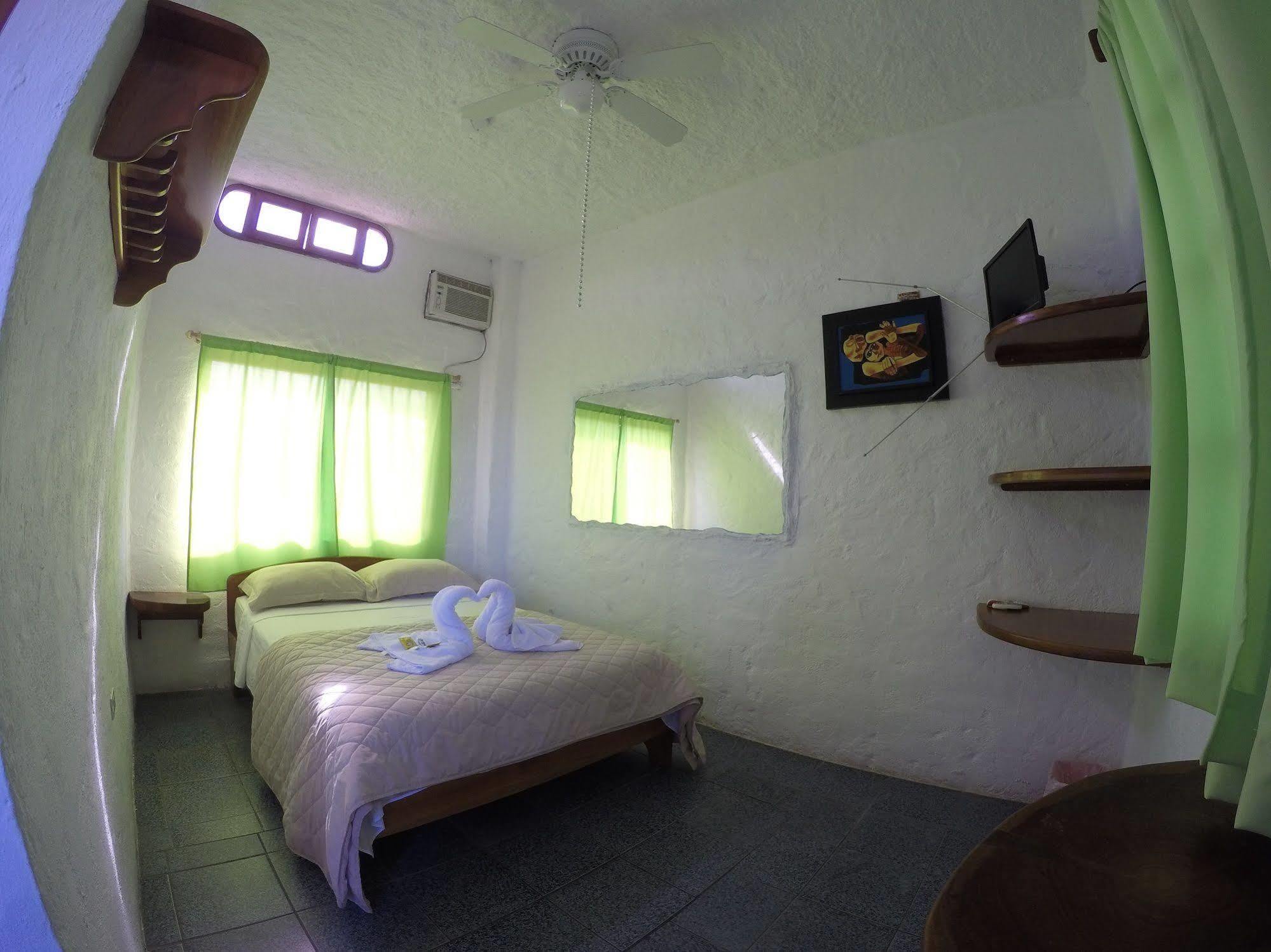 Royal Galapagos Inn Пуэрто-Бакерисо-Морено Экстерьер фото