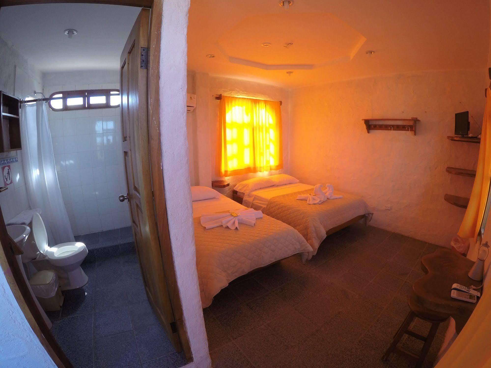 Royal Galapagos Inn Пуэрто-Бакерисо-Морено Экстерьер фото