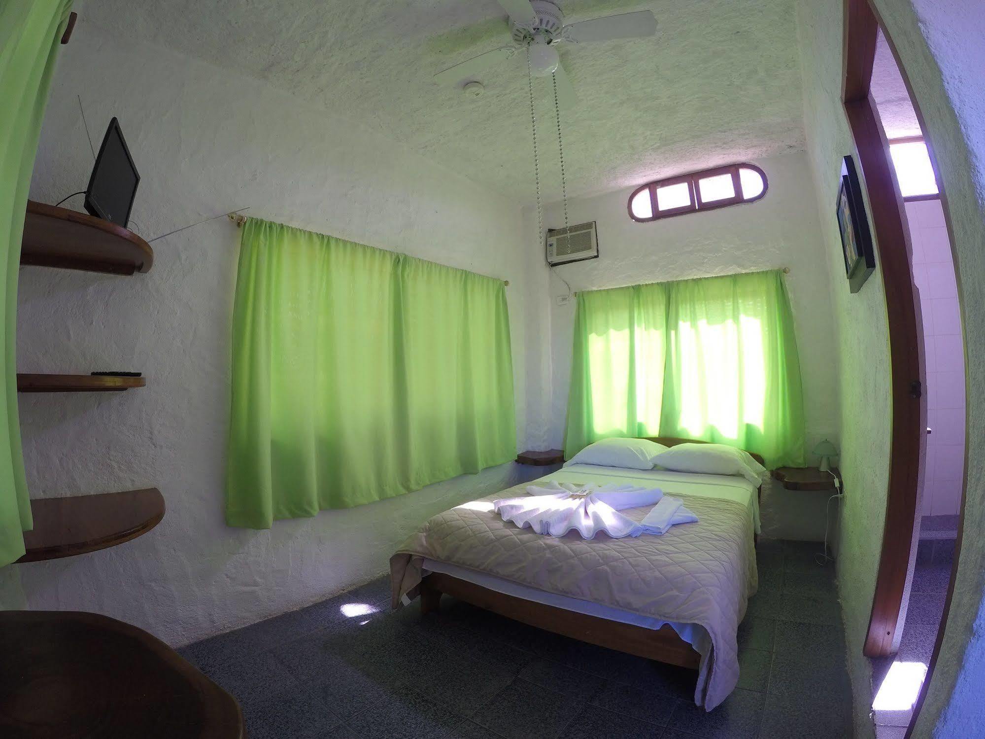 Royal Galapagos Inn Пуэрто-Бакерисо-Морено Экстерьер фото