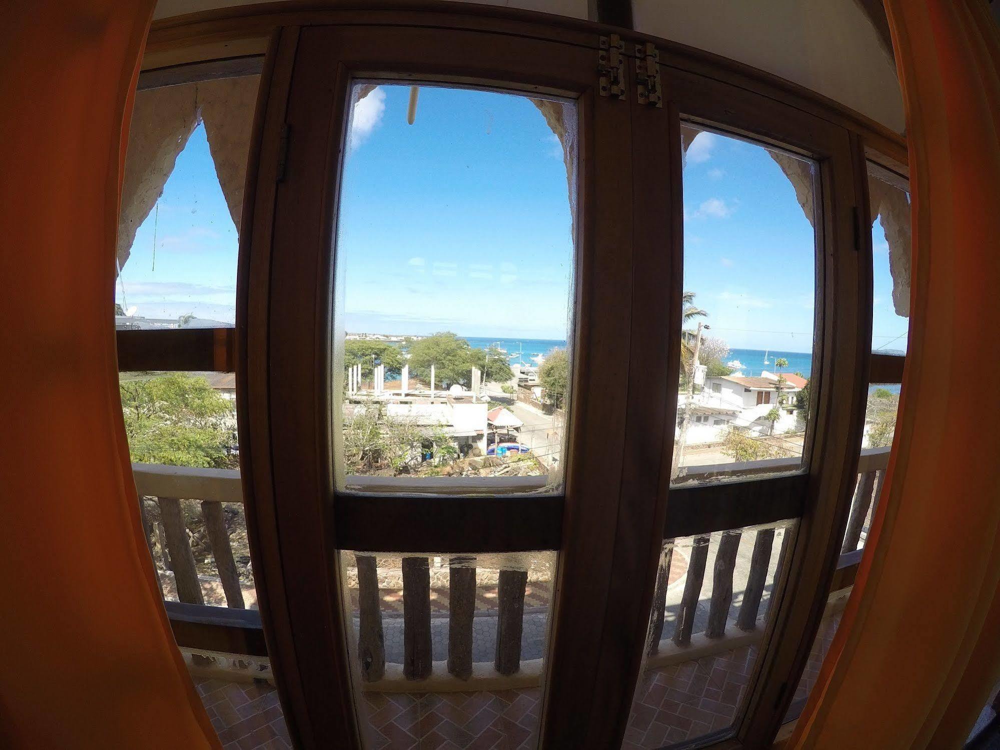 Royal Galapagos Inn Пуэрто-Бакерисо-Морено Экстерьер фото
